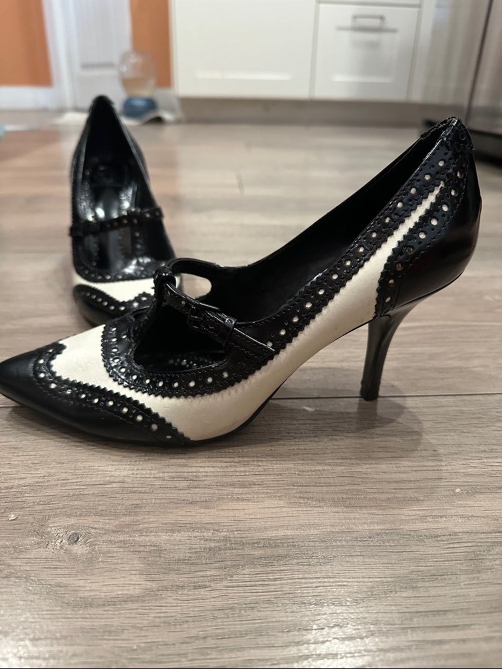 Tory Burch Spectator Heels - Picture 3 of 6